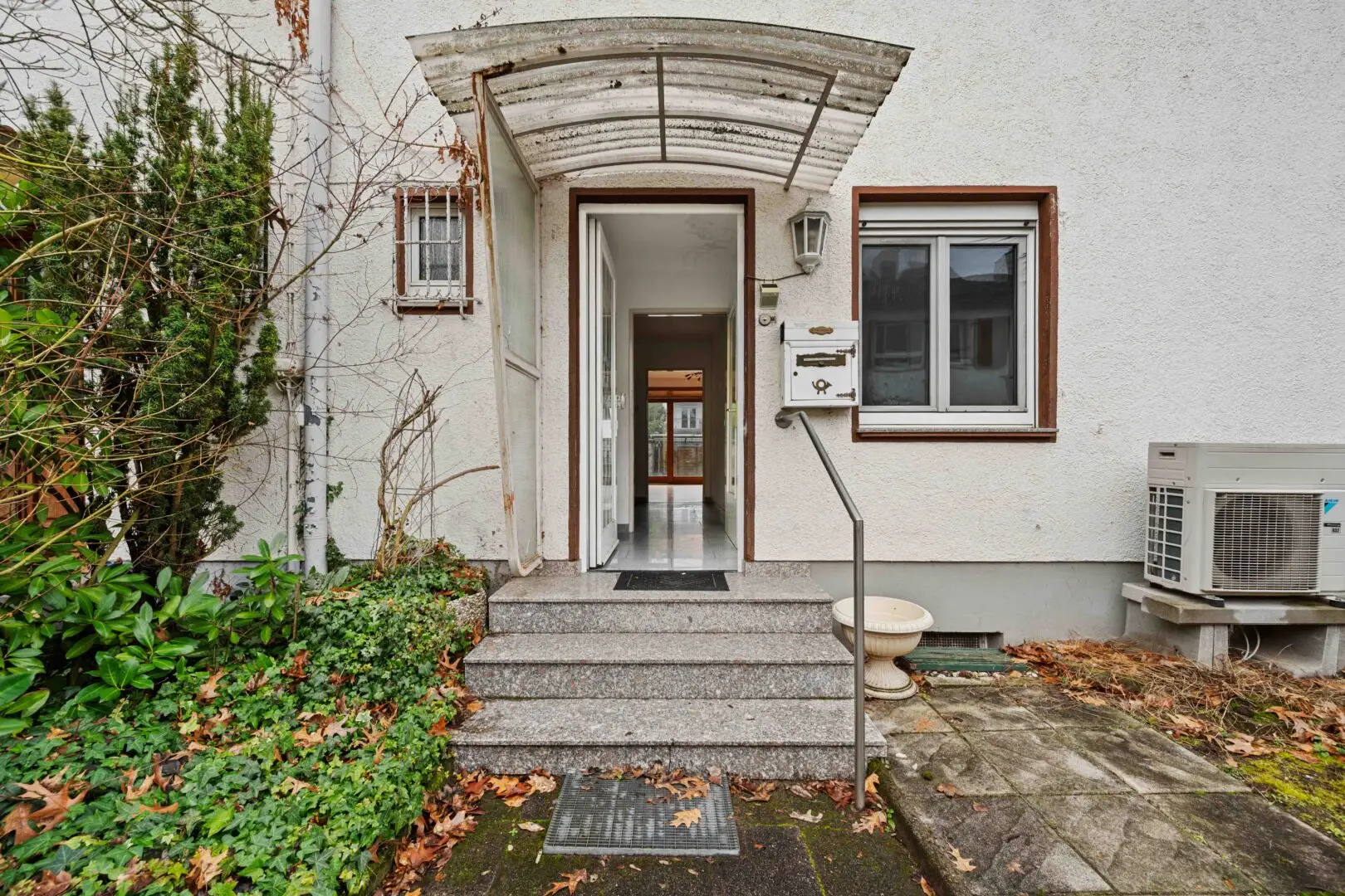 Willkommen | Hauseingang