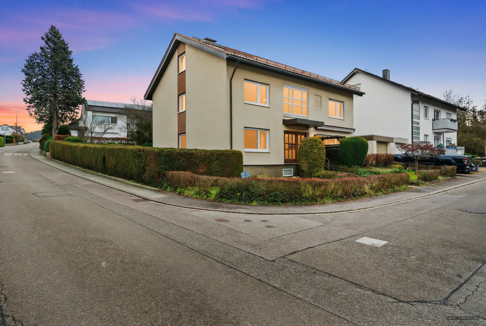 Straßenansicht | West abends